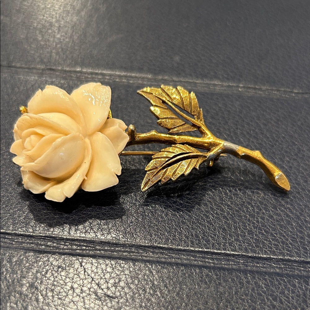 Elegant Gold and Cream Floral Brooch
